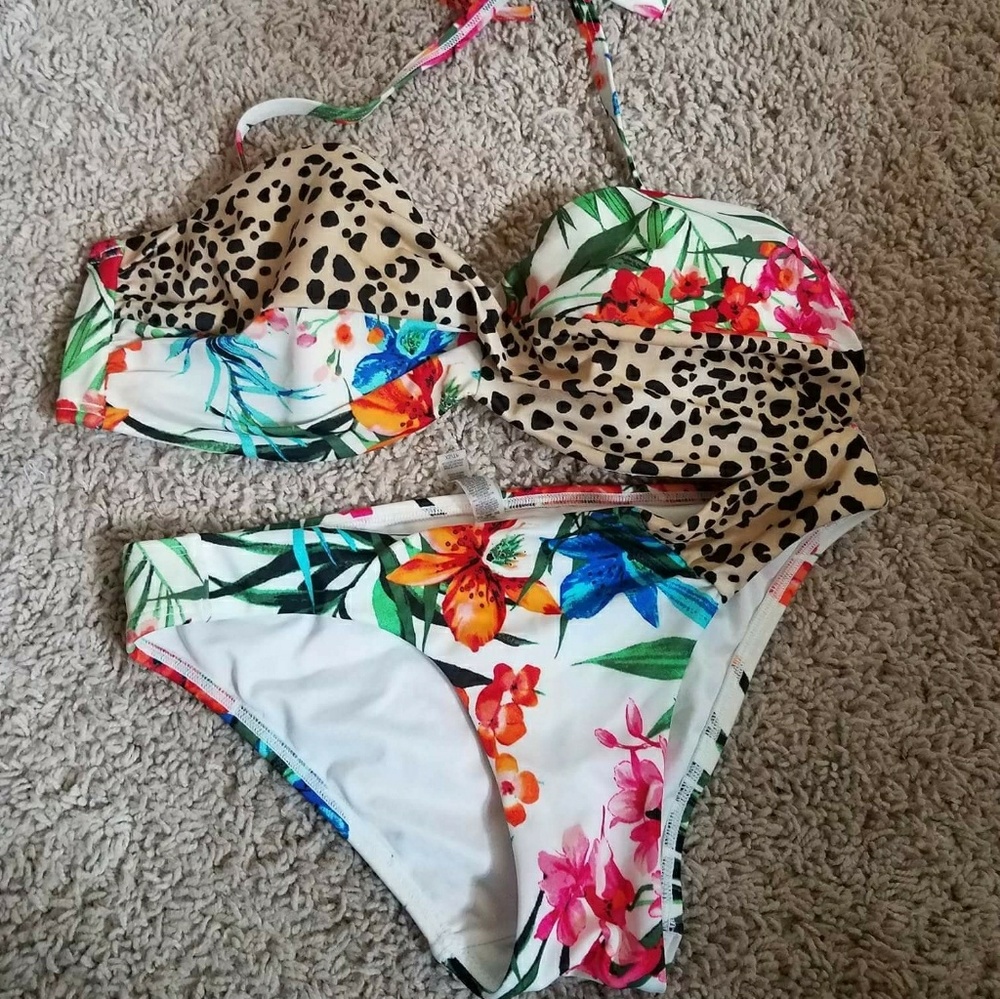 Victoria Secret swim suit top size 34D, bottoms XS
